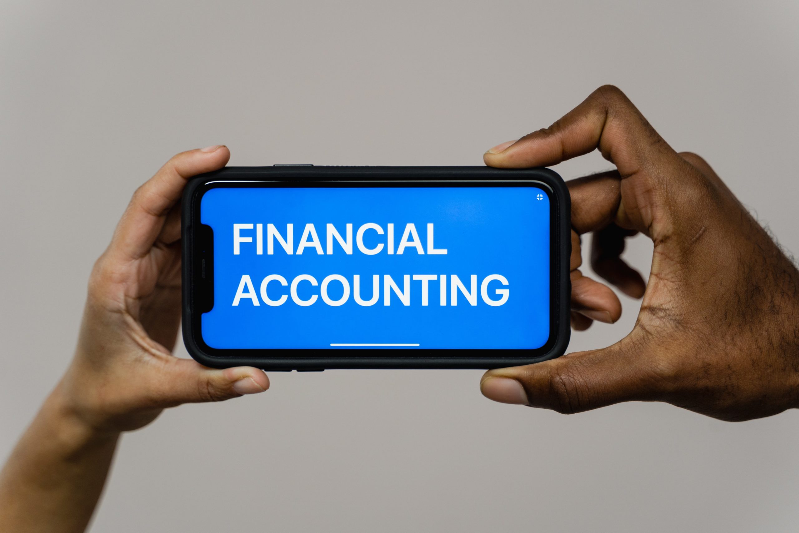 What’s the difference between cash accounting & traditional accounting?